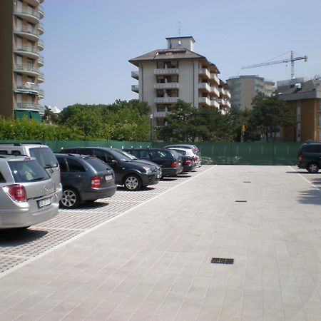 Hotel Gloria Lignano Sabbiadoro Exteriör bild