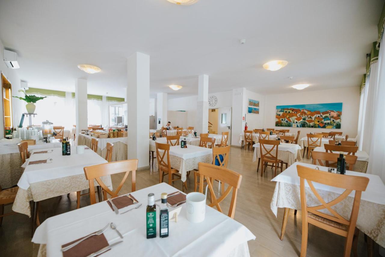 Hotel Gloria Lignano Sabbiadoro Exteriör bild