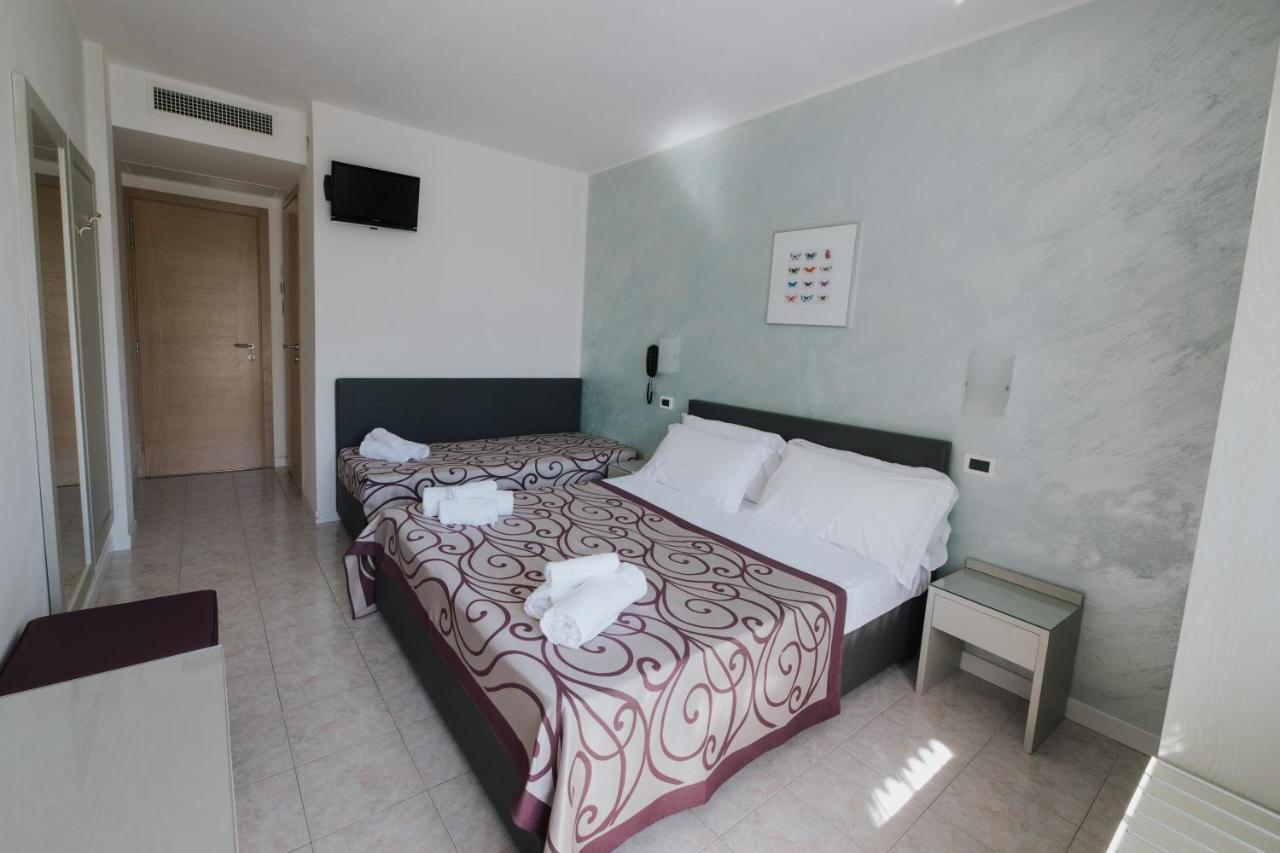 Hotel Gloria Lignano Sabbiadoro Exteriör bild