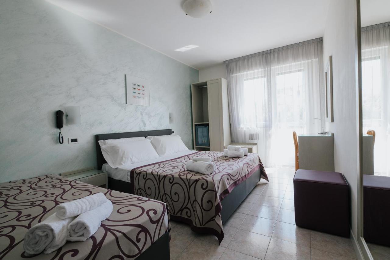 Hotel Gloria Lignano Sabbiadoro Exteriör bild