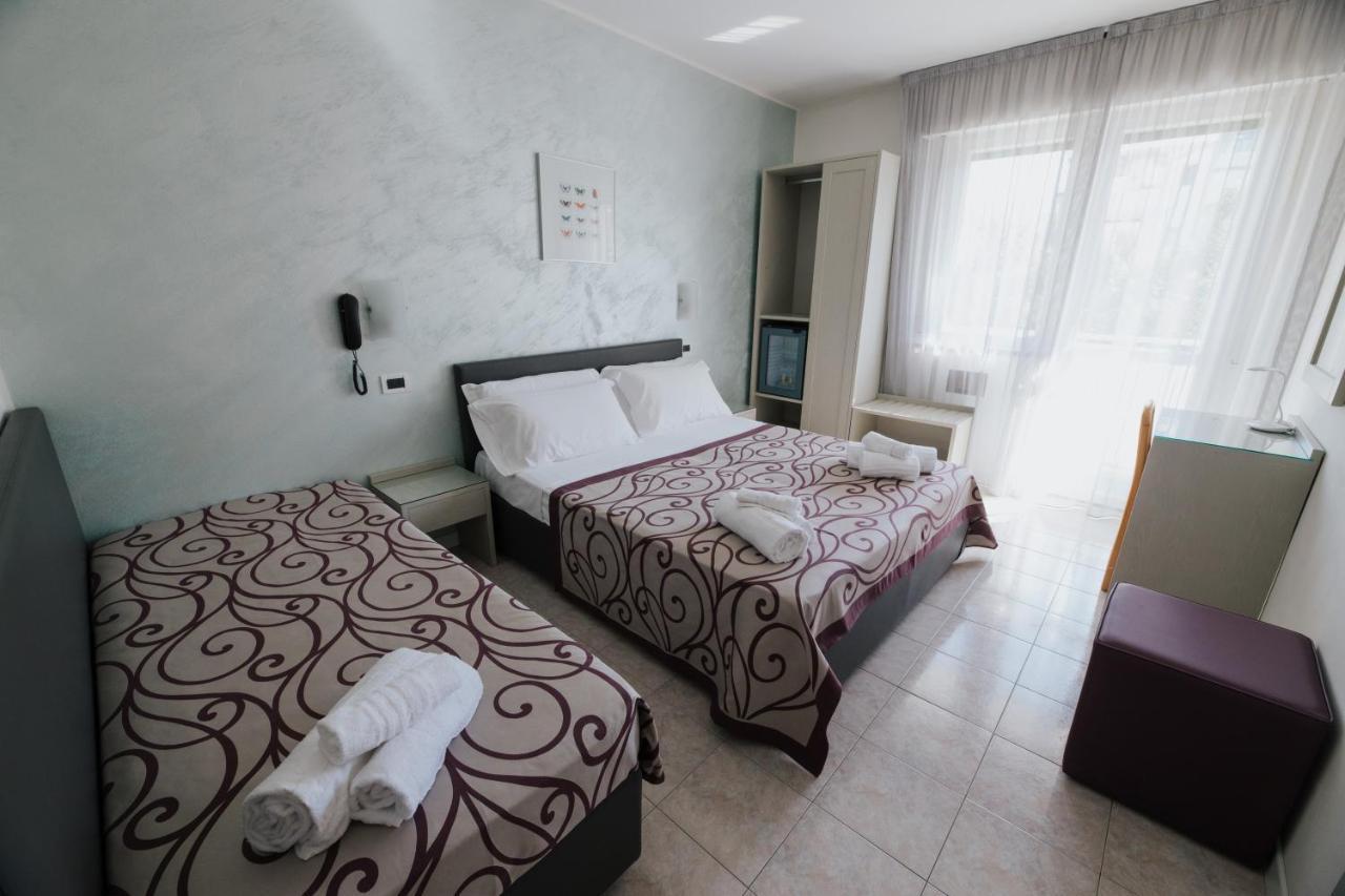 Hotel Gloria Lignano Sabbiadoro Exteriör bild