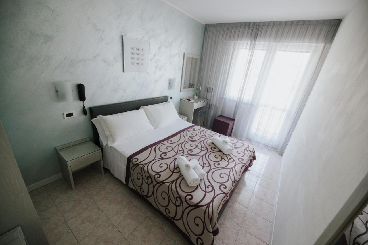 Hotel Gloria Lignano Sabbiadoro Exteriör bild