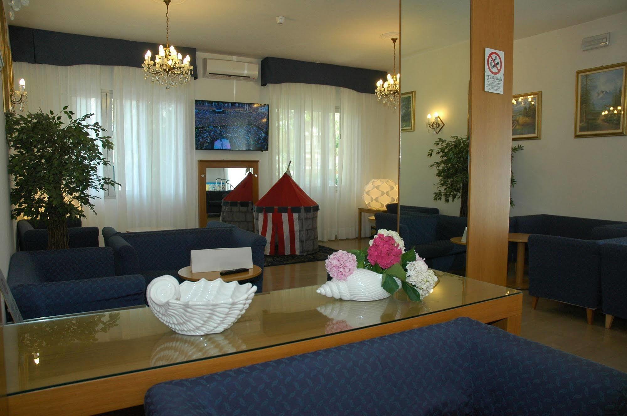 Hotel Gloria Lignano Sabbiadoro Exteriör bild