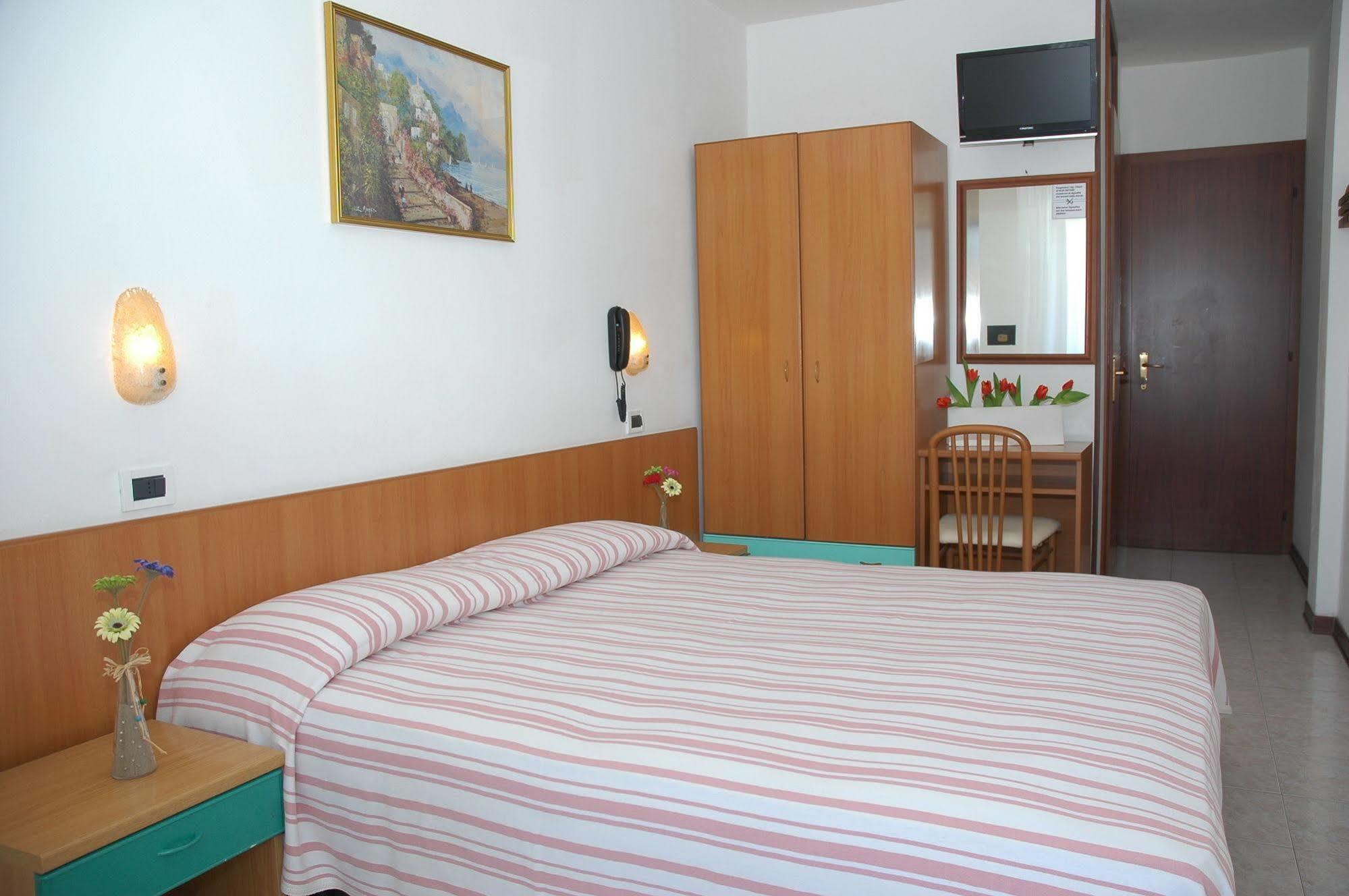 Hotel Gloria Lignano Sabbiadoro Exteriör bild