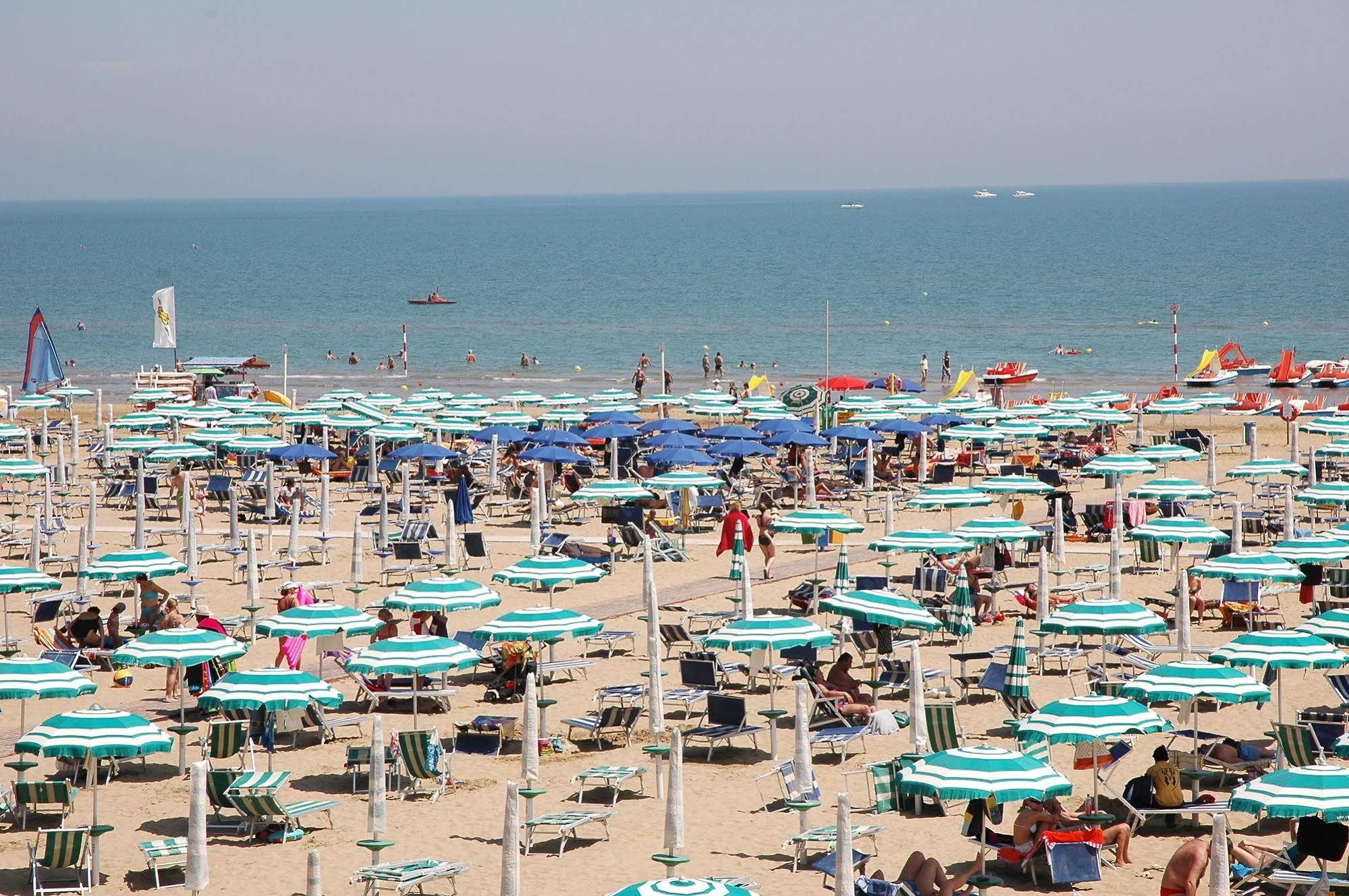 Hotel Gloria Lignano Sabbiadoro Exteriör bild