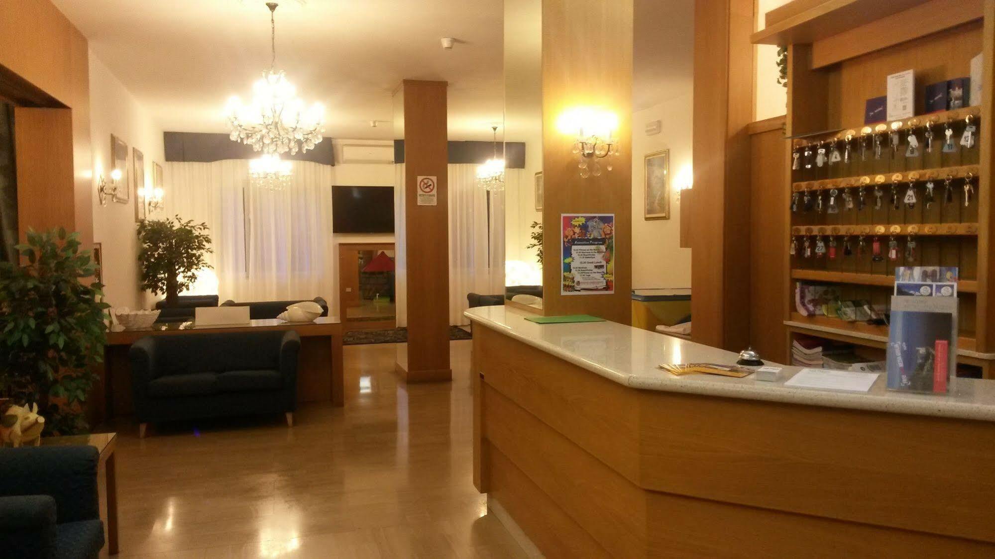 Hotel Gloria Lignano Sabbiadoro Exteriör bild